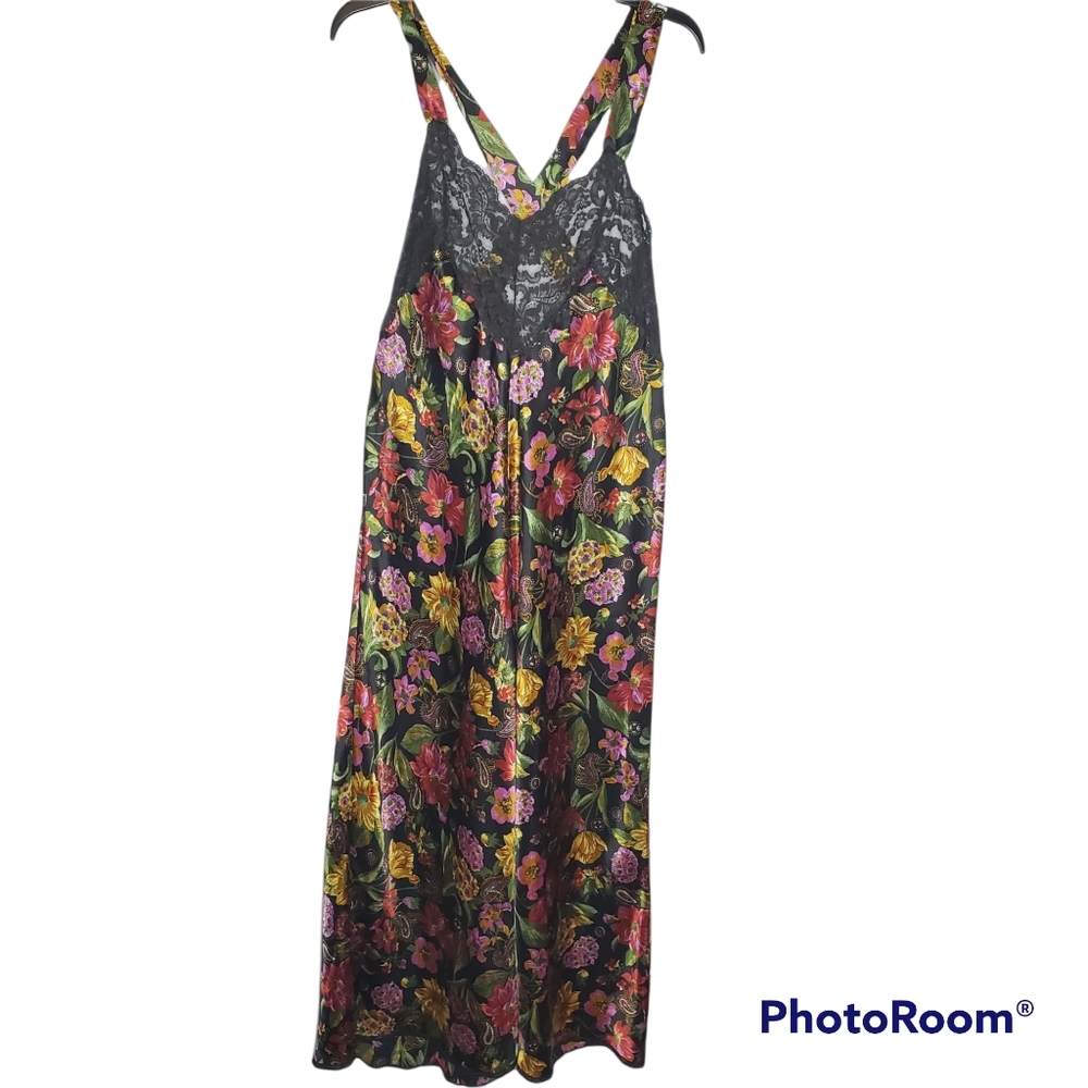 Vintage vanity fair black lace satin long nightgown floral Paisley Medium Usa‎